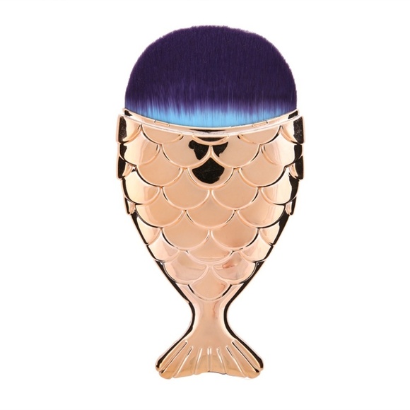 Colorful Mermaid Foundation Makeup Brush - Picture 1 of 2